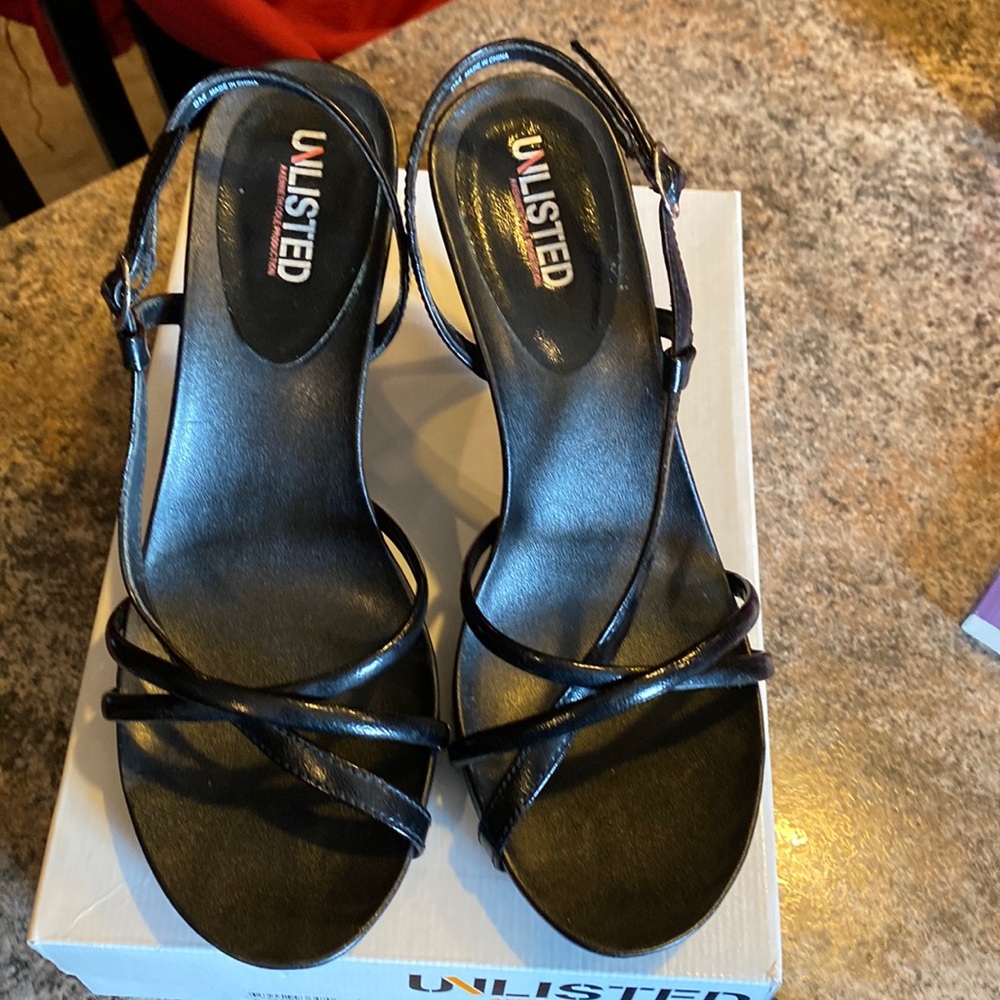 Unlisted size 9 black sandals.